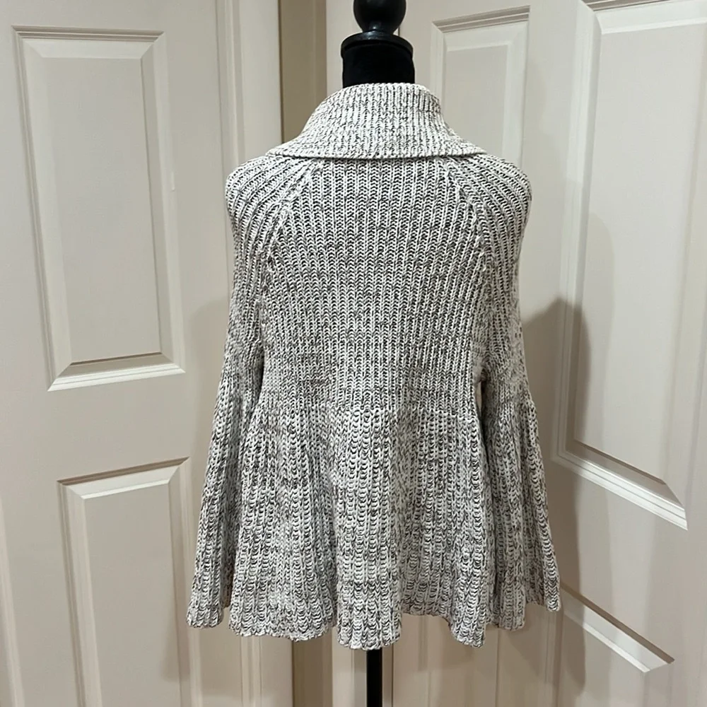 Cache, woman’s, M, button down front, cardigan. Excellent condition. - Picture 4 of 4